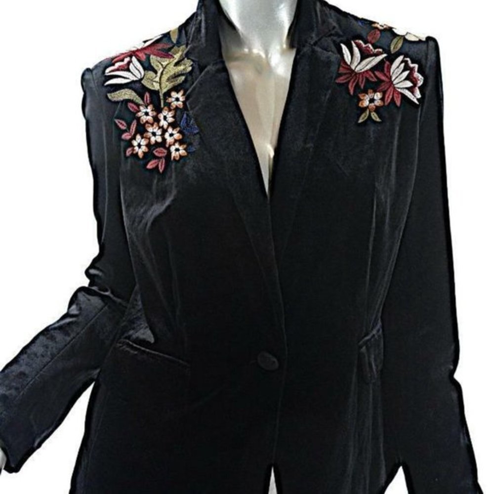 NWT - LUCY PARIS Black Softest Poly Blend Velour‎ Embroidered Blazer Jacket M